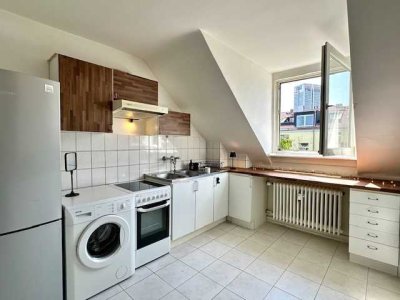 BESTE WESTENDLAGE: 5 Minuten bis Alte Oper, ruhige Seitenstraße. 2 Zimmer + große Wohnküche