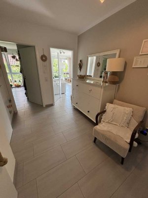 Schöne helle 3 Zimmer Wohnung mit Balkon (kein OT)