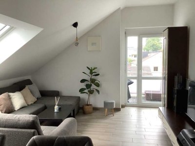 Vermiete schöne helle 2 Zimmerdachgeschosswohnung mit Südost-Balkon