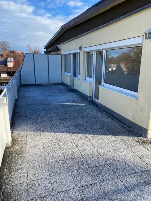 Exklusive, modernisierte 2-Raum-Wohnung mit Balkon und EBK in München Trudering