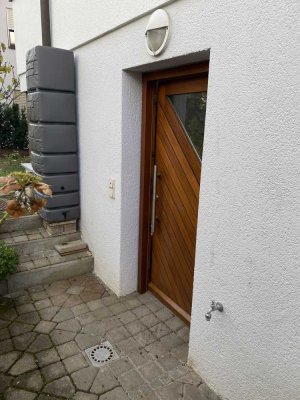 2 Zimmerwohnung mit sep. Eingang im UG in 1 Familienhaus, ruhige Lage an NR , Einzelperson