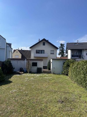 5,5 ZKBB Einfamilienhaus mit Ausbaupotential im DG. (ca. 45 m²) und Baugrundstück im Gartenbereich