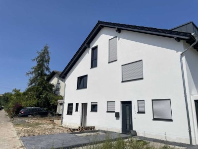 *NEU* HIER KÖNNEN SIE IN 6 WOCHEN EINZIEHEN! RUHIG GELEGENES FAMILIEN-DOPPELHAUS MIT SCHÖNEM GARTEN!