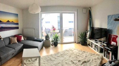 Stilvolle, neuwertige 2-Zimmer-Wohnung mit Balkon und EBK in Top Lage