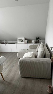 2-Zimmer Dachgeschosswohnung mit Balkon und Burgblick in Königstein im Taunus