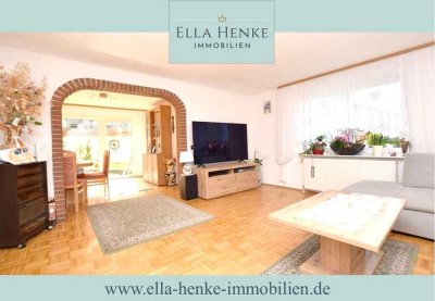 Top gepflegtes, schönes Einfamilienhaus mit 2 Bädern, Keller + 2 Garagen.