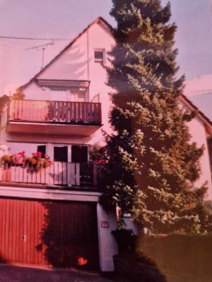 Freundliche 4-Zimmer-Wohnung mit Balkon und Einbauküche in Weinstadt