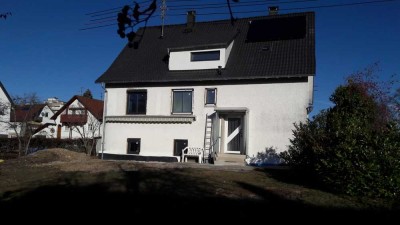 Sanierte 3-Zimmer Wohnung mit Balkon in einem Haus zu vermieten