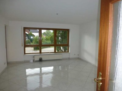 Geschmackvolle 3,5-Zimmer-Hochparterre-Wohnung mit Balkon und Einbauküche in Bad Säckingen