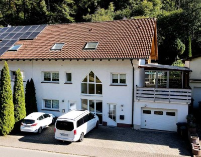 Modernisierte Doppelhaushälfte mit Einliegerwohnung und Traumlage am Waldrand
