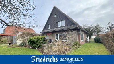Modernisierungsbedürftiges Ein-/Zweifamilienhaus mit zwei Garagen und Gartenbereich in Hundsmühlen