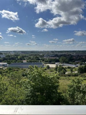 ab Juni verfügbar !  sonnige 1-Zimmer Wohnung mit großem Balkon und Cityblick  zu vermieten  �