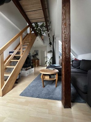 Helle Dachgeschoss-Maisonette mit Balkon