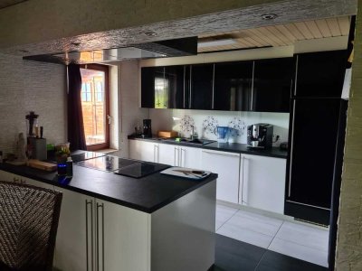 Teilmöbilierte 2-Zimmer-Souterrain-Wohnung inkl. Wintergarten und Garten