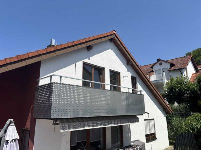 Vermiete 2,5 ZimmerDG Wohnung mit 56 m mit Balkon