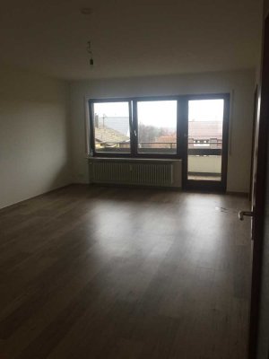 Vollständig renovierte 2-Zimmer-Wohnung mit Balkon, Einbauküche und Tiefgaragenplatz in Hauneberstei