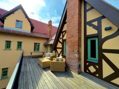 Exklusive 4-Zimmer-Altbauwohnung mit Balkon & Terrasse in der Villa von Holst am Griebnitzsee