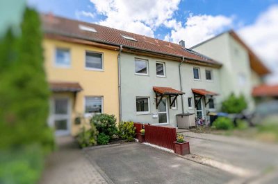 Ihr neues Zuhause ! Reihenhaus in guter Lage mit Terrasse, Studio und Platz für die Zukunft !
