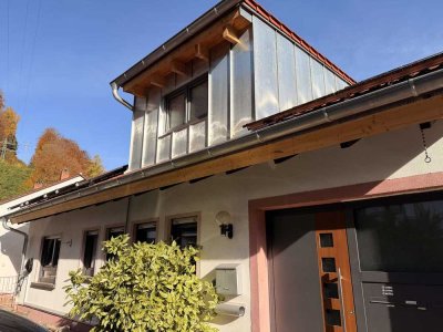 Lichtdurchflutetes Wohnen unterm Dach – Ihre Oase im Pfälzerwald