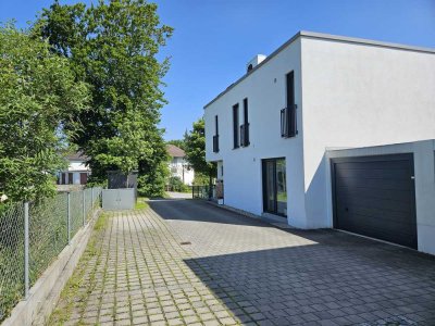 In ruhiger Ortsrandlage - modernes, freistehendes EFH