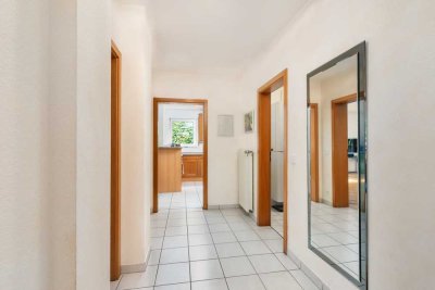 Komfortable 2-Zimmer-Terrassenwohnung mit Einbauküche und inkl. PKW-Stellplatz in ruhiger Wohnlage