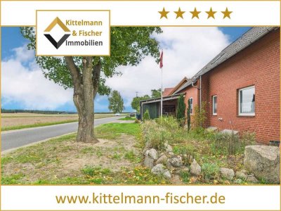 Ruhiges Wohnen mit Weitblick: 1-2 Familienhaus mit großem Grundstück und wertvollen Modernisierungen