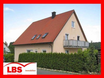 "VIEL PLATZ FÜR VIELE KÖPFE"-Gepflegtes ZFH mit ELW, Garten und Garagen in Illschwang