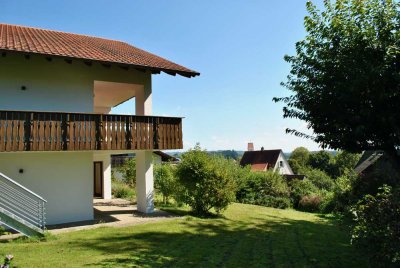 Helle 2,5-Zimmer-Wohnung mit großer Terrasse, Garten und traumhafter Bergsicht