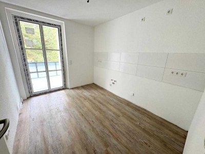 Erstbezug nach Sanierung! 3 Zimmer Wohnung mit Dusche und zwei Balkonen!