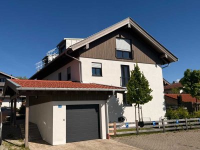 Geräumige, neuwertige 7-Raum-Doppelhaushälfte mit luxuriöser Innenausstattung und EBK in Waakirchen