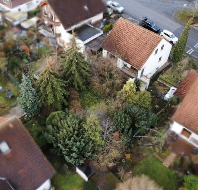 Sanierungsbedürftiges Einfamilienhaus mit großem Gartengrundstück