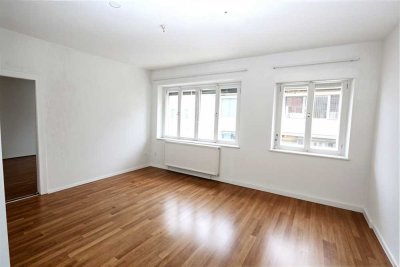 Zentral gelegene 2-Zi.-Whg. mit Dachterrasse und eigenem Innenhof