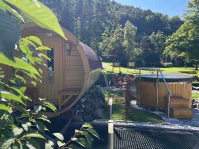 ***LUXURIIÖS kernsanierte und vollmöblierte Pension mit Eigentumswohnungund privatem Flusszugang!***