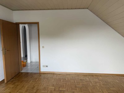 Gepflegte 2-Raum-Wohnung mit Balkon und Einbauküche in Simmertal