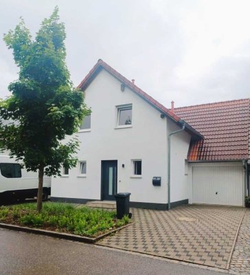 Gepflegtes freisth. EFH mit Garage u. Carport