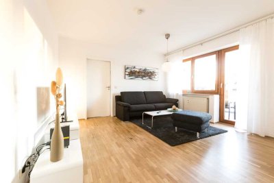Helle, stilvolle, voll möblierte und teilausgestattete 2-Zimmer-Wohnung mit Balkon und EBK