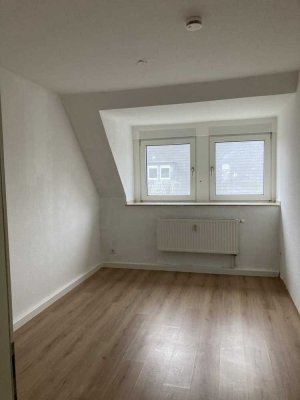 Teilsanierte 3-Zimmer Wohnung zu vermieten - 500 Euro Gutschrift zur Renovierung Inkl.