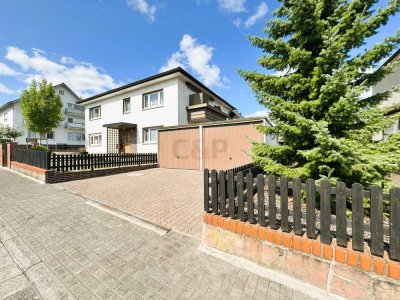 Gepflegtes Zweifamilienhaus mit drei Wohnungen – saniert in den 80/90ern, modernisiert 2023