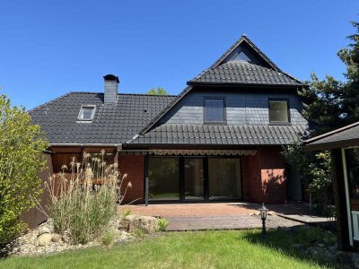 Großes Einfamilienhaus mit tollem Garten