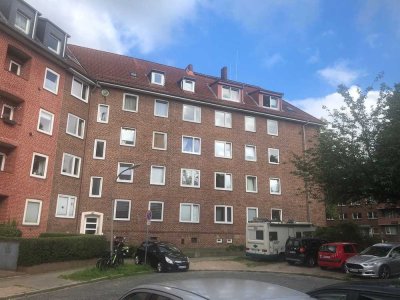Helle Wohnung mit moderner Küche in Hamburg