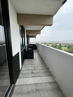 Modernisierte 3,5-Zimmer-Wohnung, 90 m² – 9. OG – Balkon mit Weinbergblick
