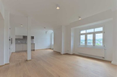 Charmante, hochwertige 2 Zimmer Wohnung in historischer Jugendstilvilla mit privater Parkanlage