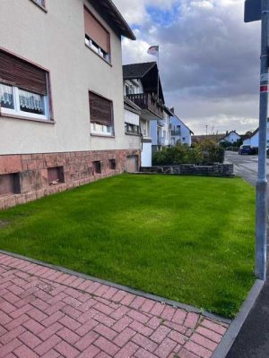 Freistehendes Einfamilienhaus mit 2 getrennten Wohnungen, beide vermietet