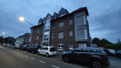 Exklusive, gepflegte 2-Zimmer-DG-Wohnung mit gehobener Innenausstattung, EBK und toller Aussicht