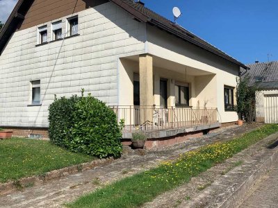 Freistehendes 1-2 Familienhaus mit schönem Garten in ruhiger Lage, Provisionsfrei