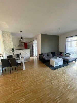 Attraktive Altbauwohnung im 3. OG eines sanierten MFH mit Altbauflair