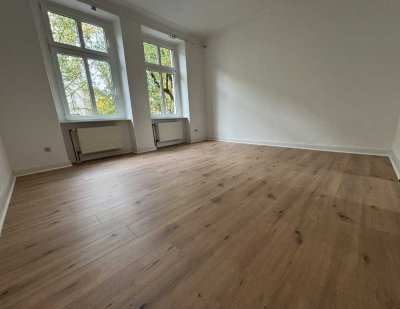 Wunderschöne 2 Zimmer Altbauwohnung mit Balkon am Schönebecker Busch