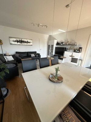 Moderne und gepflegte 4-Zimmer-Wohnung mit Balkon/Wintergarten zum Wohlfühlen (teilmöbliert)