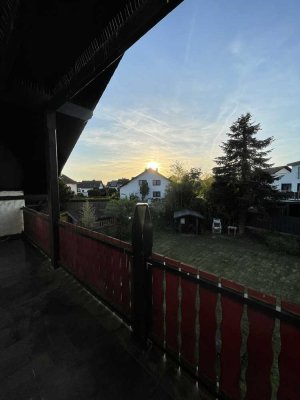 Frisch renovierte, helle Wohnung mit großem Balkon, Kamin, neuer Einbauküche und Top-Ausstattung
