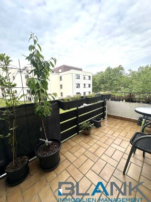 3-Zimmer-Etagenwohnung mit 2 Balkonen, Stellplatz und Einbauküche